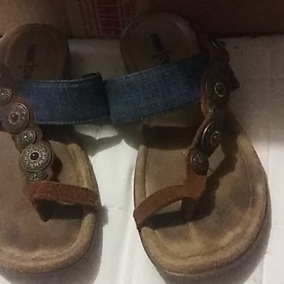 Sandals - Picture 2 of 3